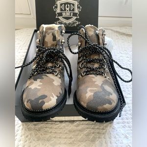 Silent D - Anthropologie brand NWT camo booties -comfy, light, & sporty!